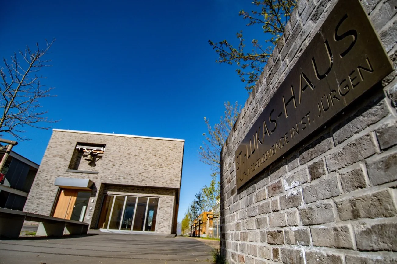 Blick auf eine Kirche