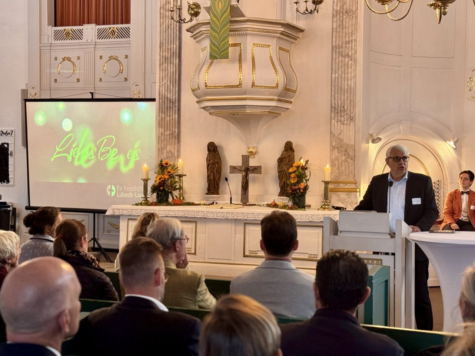 Blick in einer Kirche 