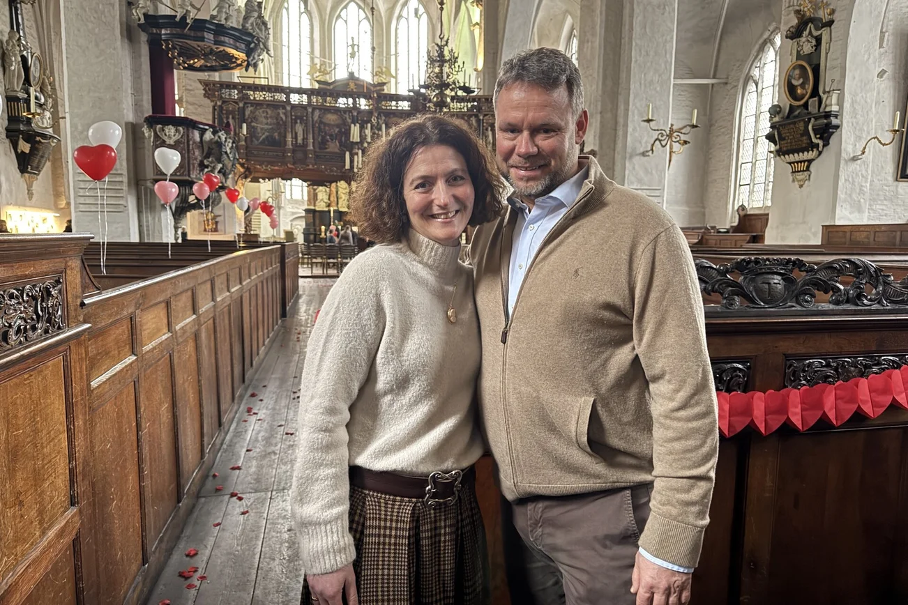 Menschen in einer Kirche
