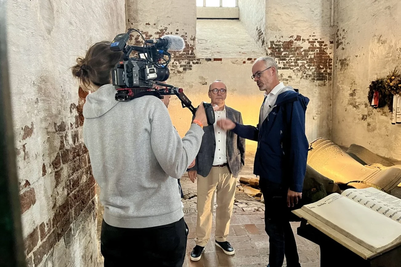 Dreharbeiten in einer Kirche