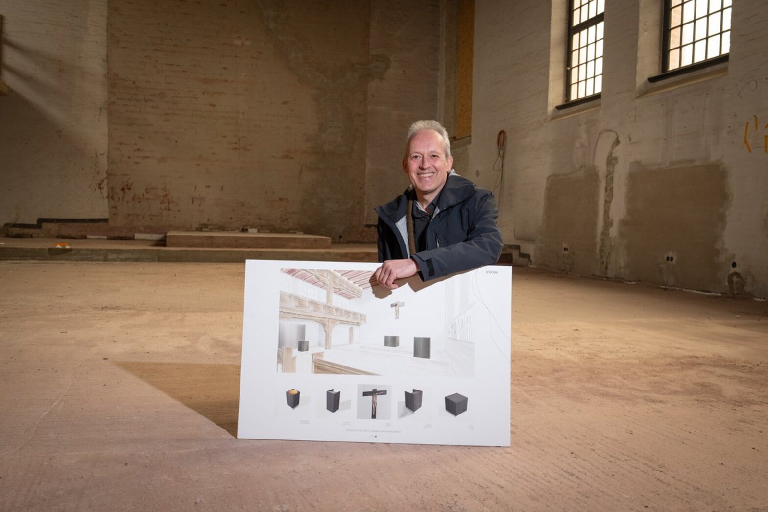 Ein Mann in einer Kirche 