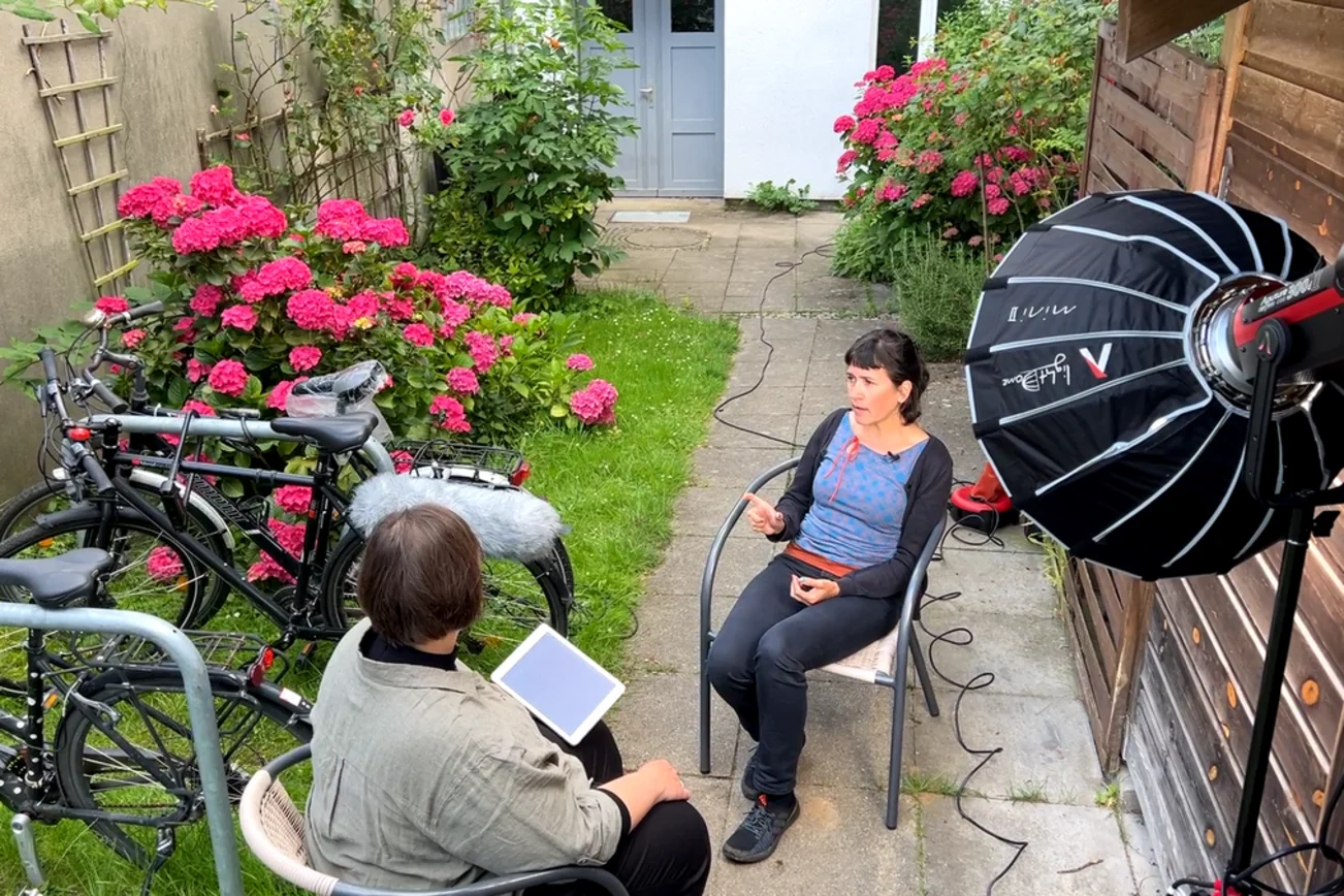 Dreharbeiten ein einem Hof