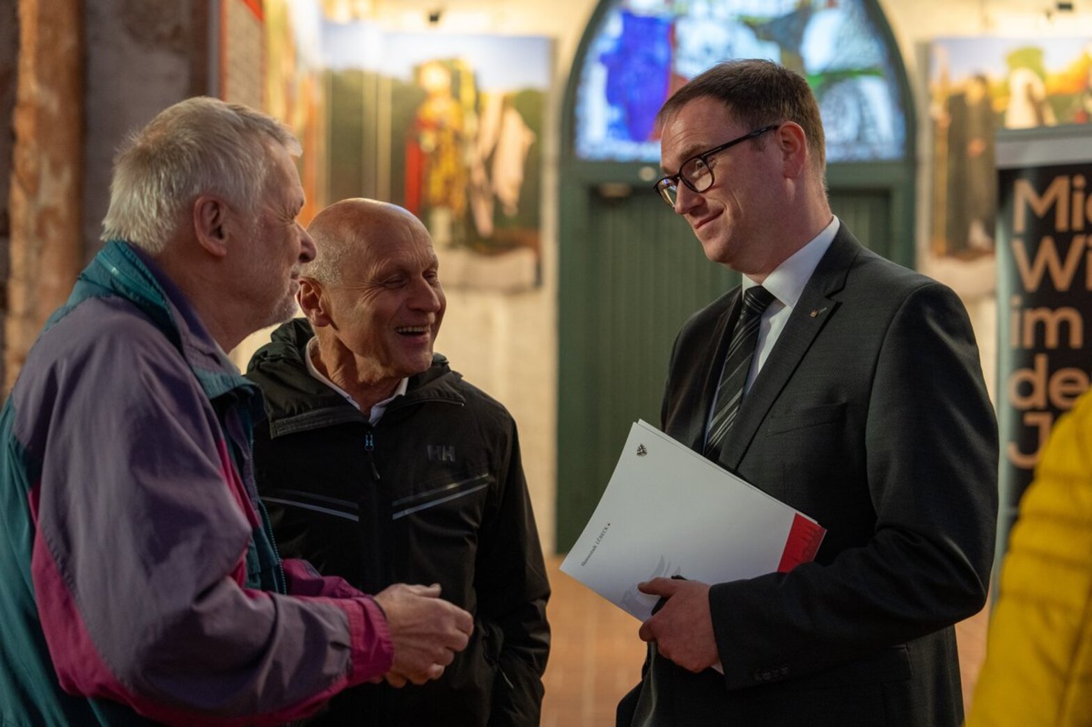 Männer im Gespräch
