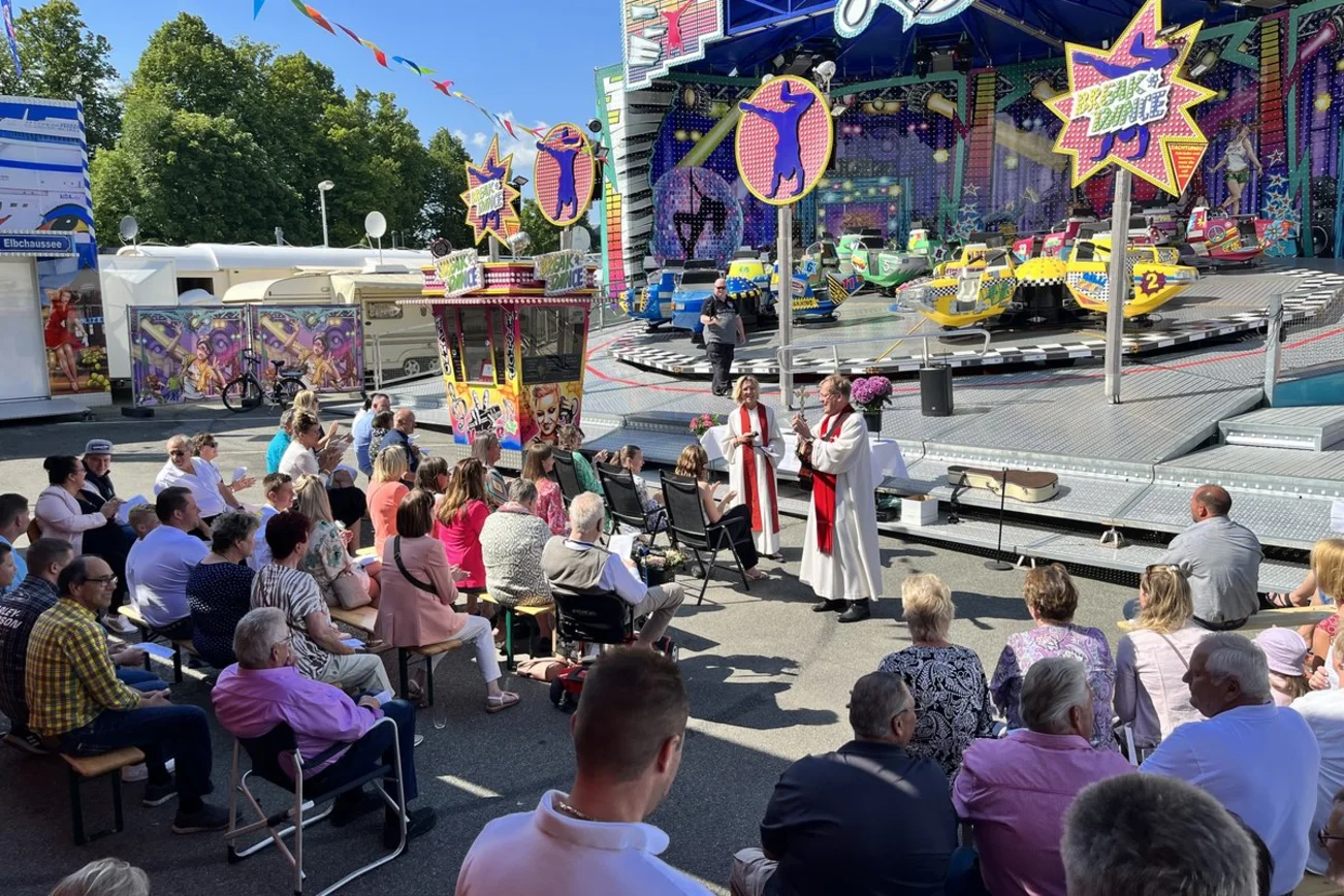 Blick auf eine Menschenmenge