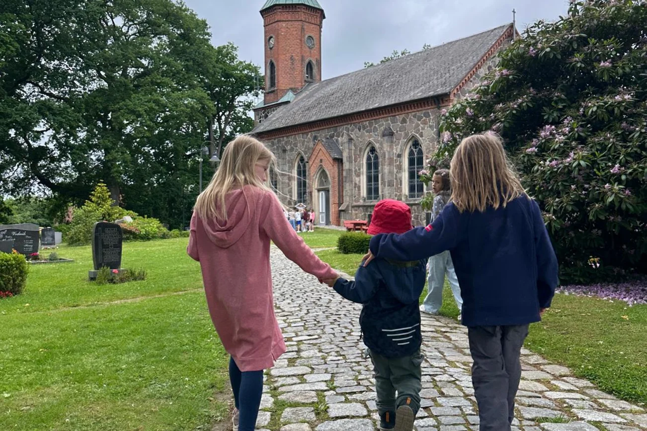 Kinder vor St. Marienkirche