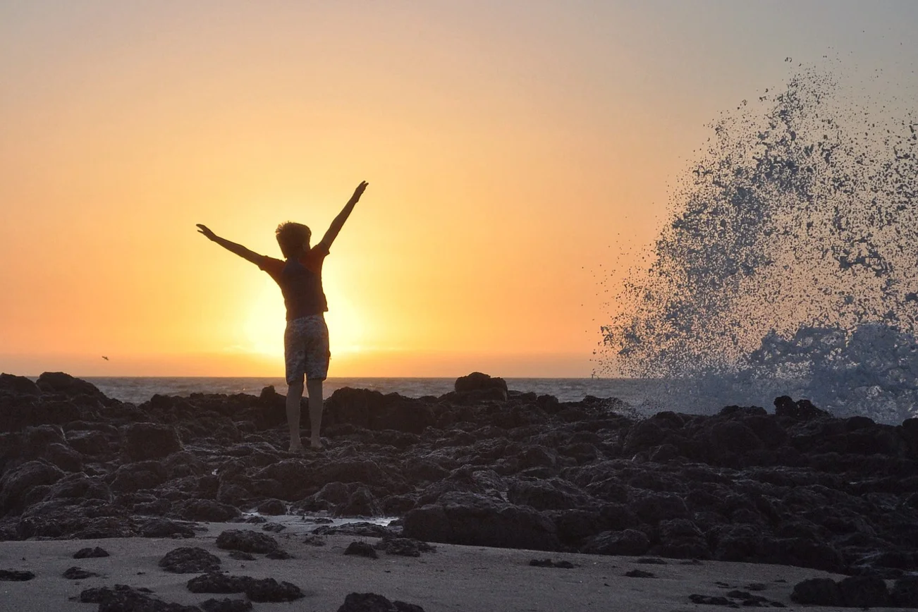 Sonnenuntergang Junge Strand