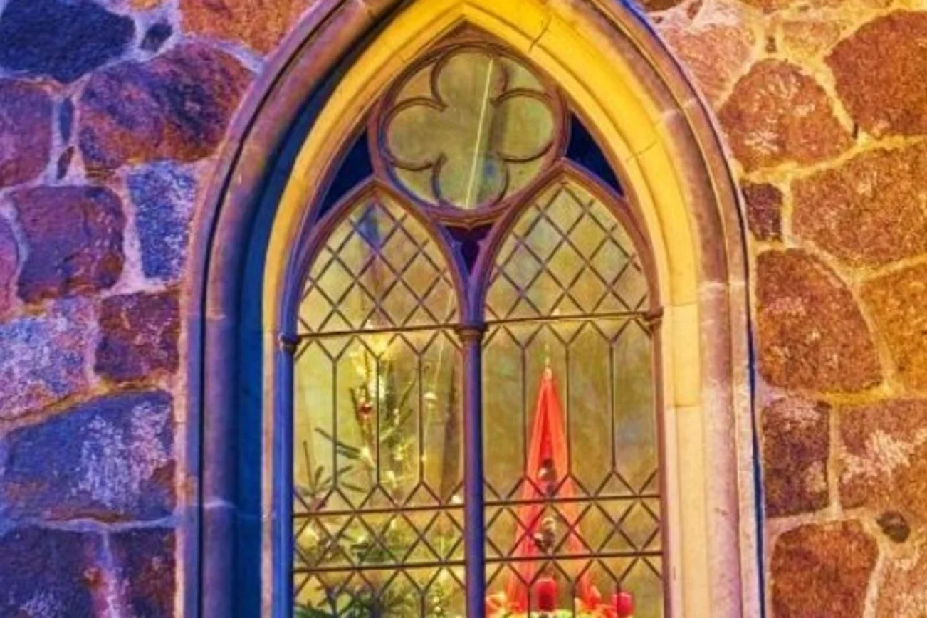 Kirchenfenster Adventskranz