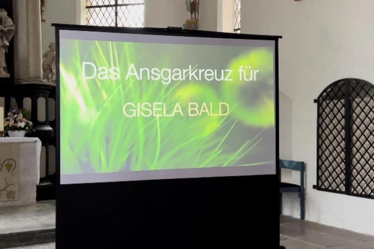 Leinwand mit Aufschrift Ansgarkreuz für Gisela Bald