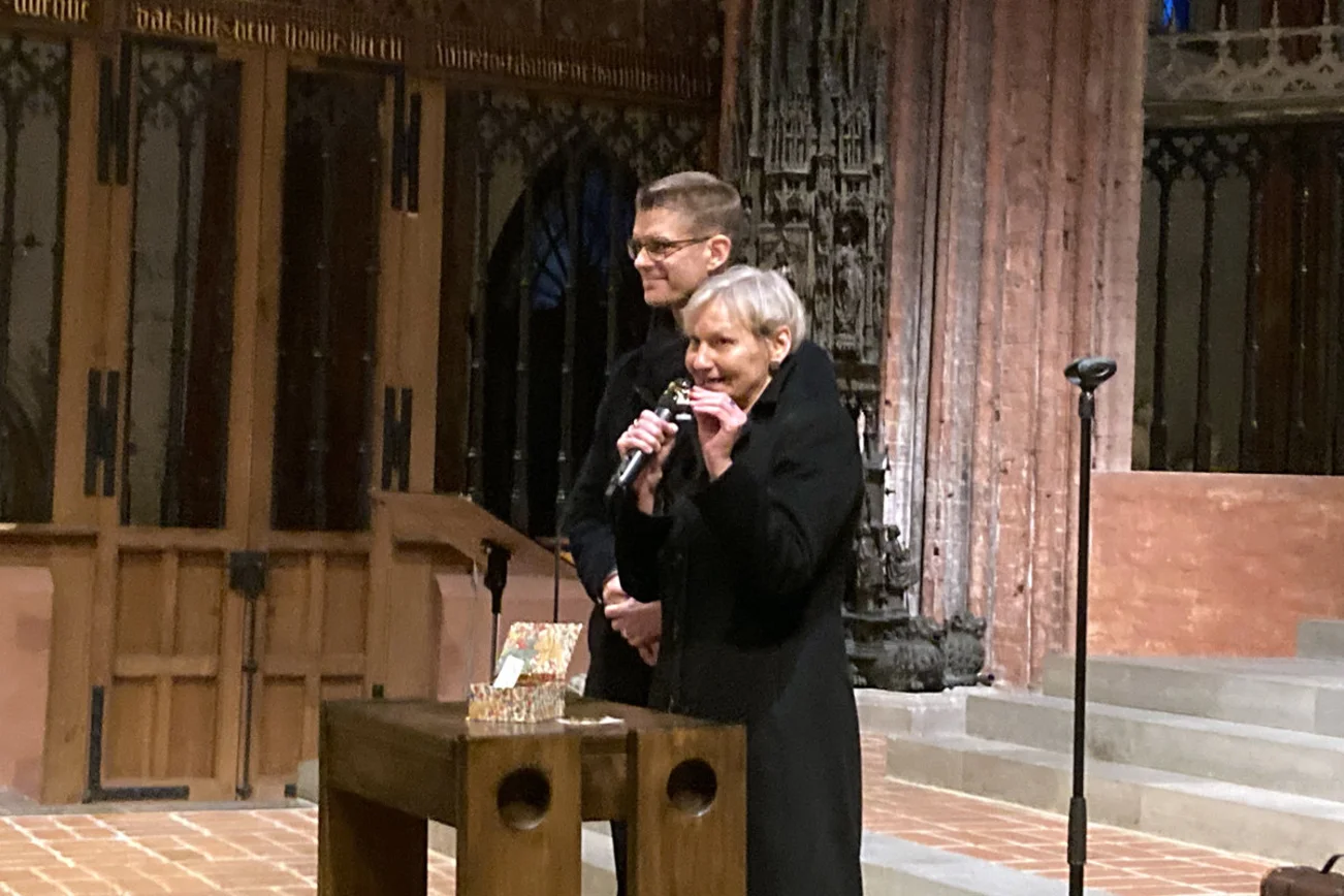 Bischöfin Kirsten Fehrs öffnet ihr Schatzkästchen