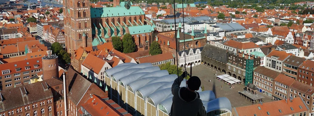 Blick auf Turmarbeiten an St. Petri Lübeck 