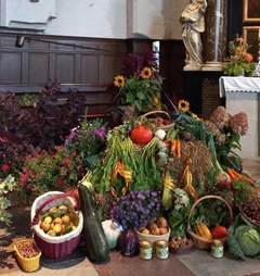 Erntegaben in der Kirche