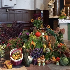 Erntegaben in der Kirche